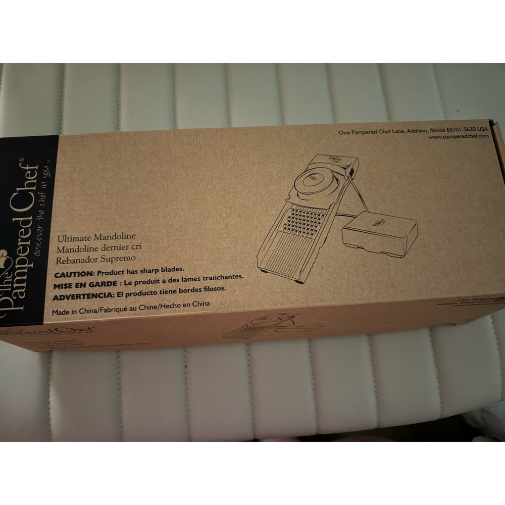The Pampered Chef  Slice & Grate Mandoline Food Slicer #1087 NEW - Open Box
